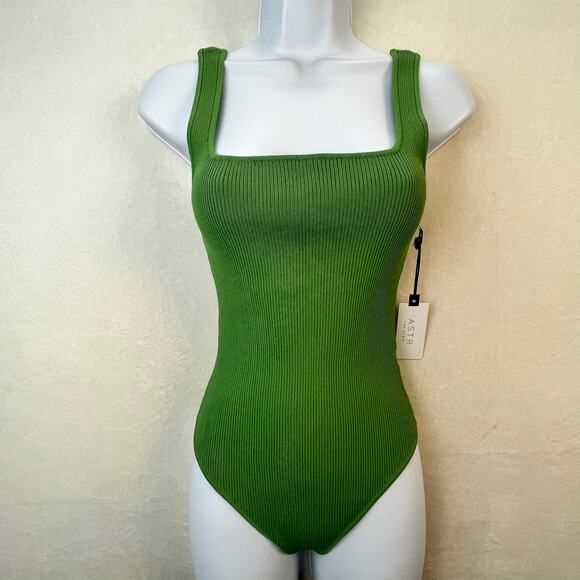 NWT ASTR Elmira Bodysuit Green Ribbed with Open Criss Cross Back Medium - Picture 2 of 13